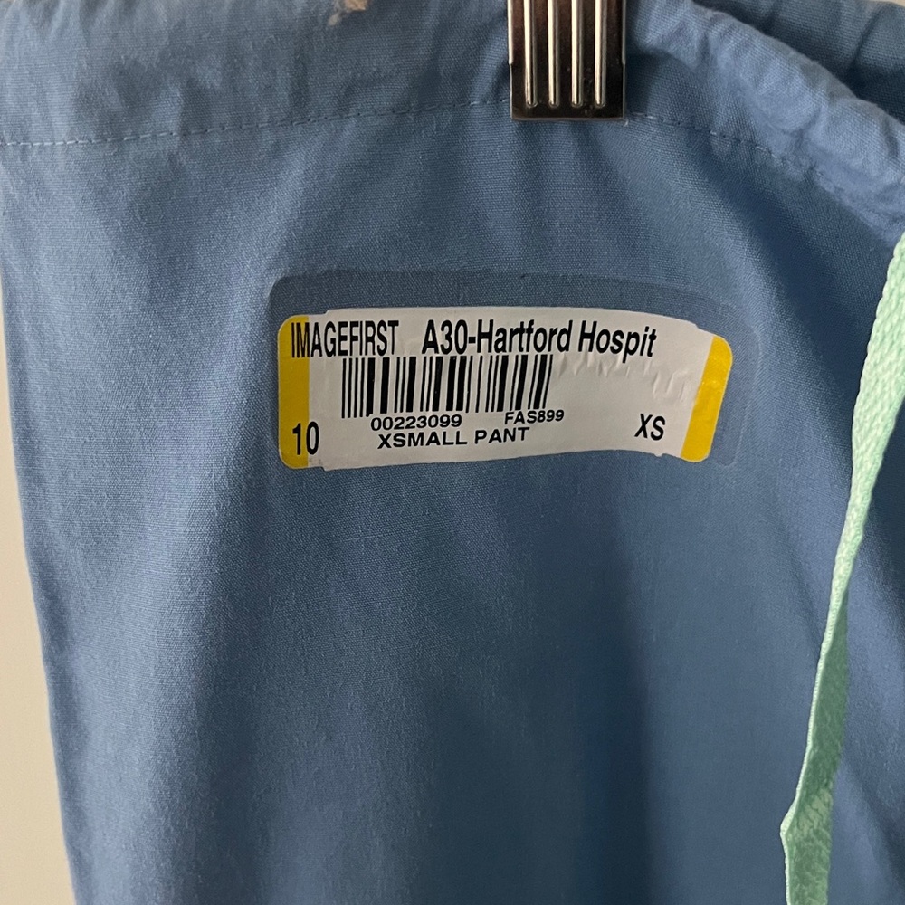 NWT Set of Scrubs light Blue top and bottom sz XS Fashion Seal Healthcare - Picture 13 of 13
